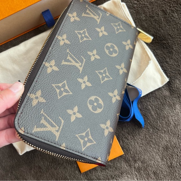 LOUIS VUITTON MONOGRAM ZIPPY WALLET LONG - Picture 10 of 11